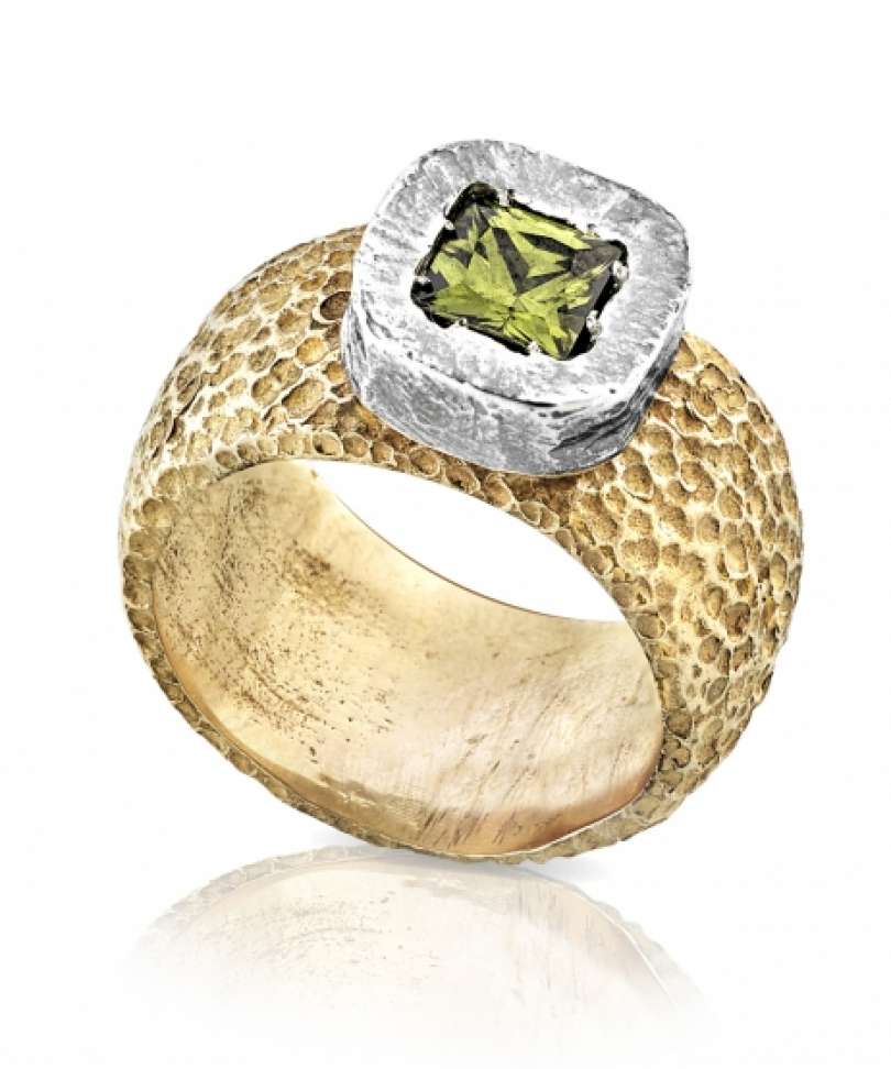 Anello fascia puntinata in bronzo con quadrante in argento e&nbsp;pietra