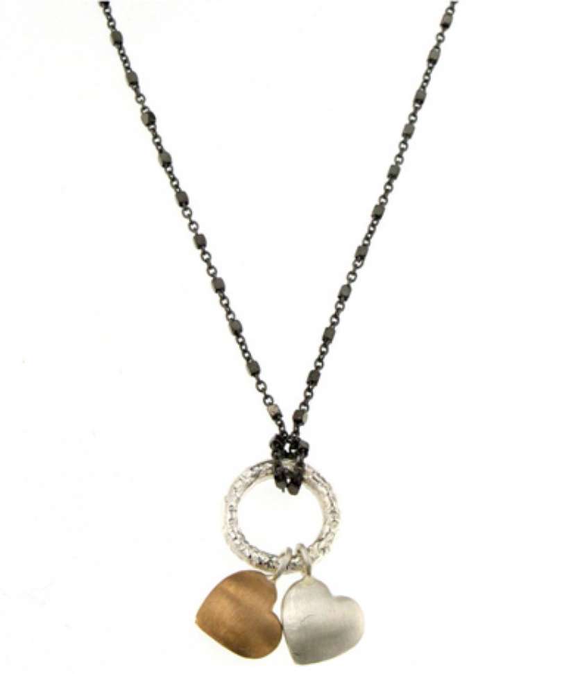 Collana in argento brunito con ciondolo in argento e doppio cuore in argento e&nbsp;bronzo