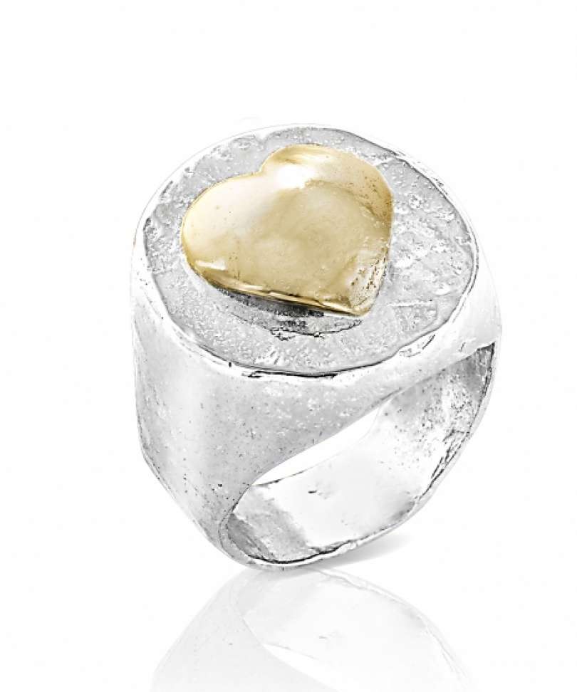 Anello tondo in argento con cuore in rilievo in&nbsp;bronzo