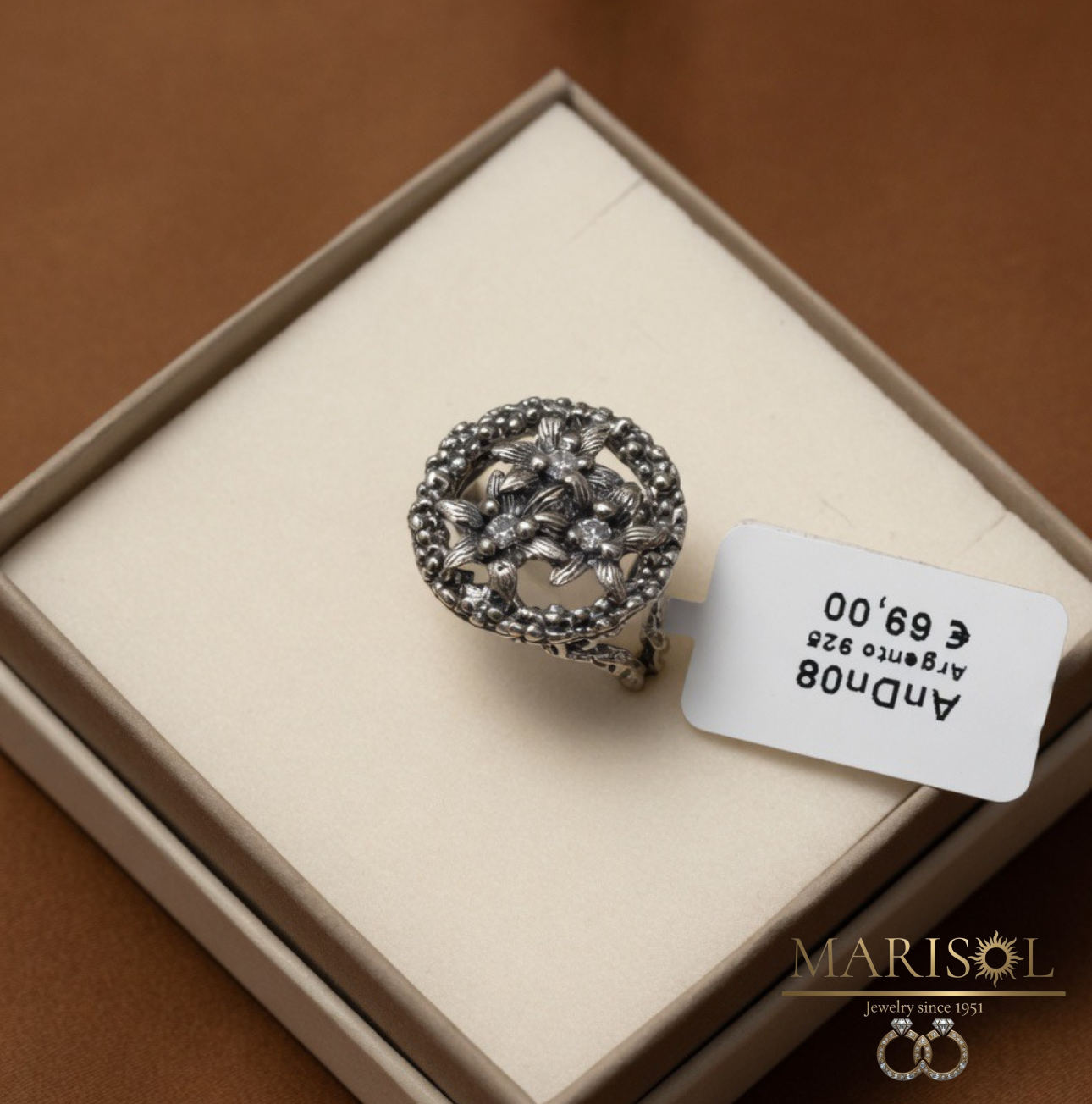 Anello con zirconi&nbsp;bianchi